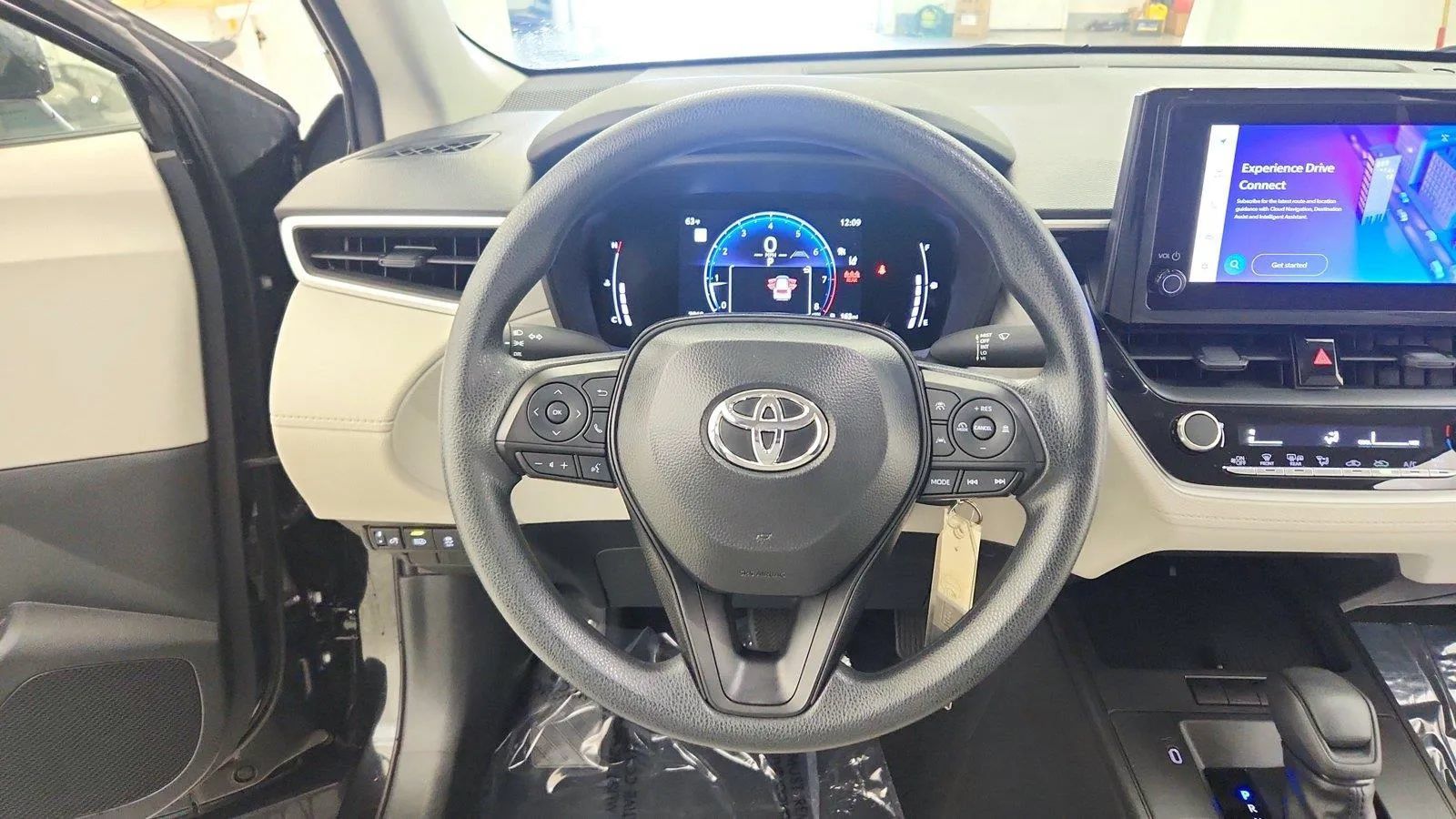 Used 2026 Toyota Corolla Cross L FWD image 25