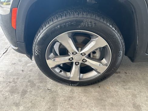 Used 2022 Jeep Grand Cherokee L Limited image 13