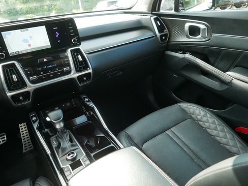 Certified 2023 Kia Sorento SX AWD/4WD image 11