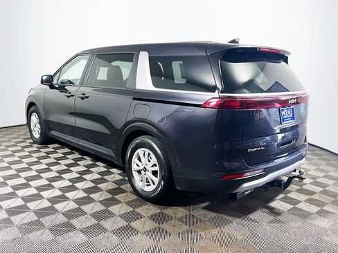 Used 2024 Kia Carnival LX FWD image 5