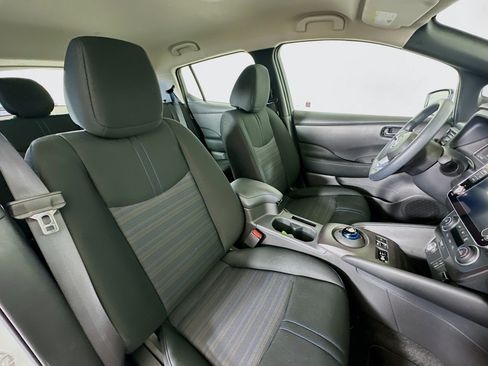 Used 2025 Nissan Leaf S FWD image 29