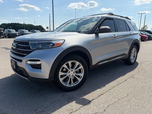Used 2020 Ford Explorer XLT w/ Equipment Group 202A AWD/4WD image 3