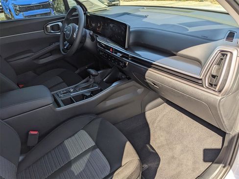 Certified 2025 Kia Sorento LX image 13