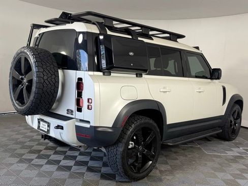 New 2024 Land Rover Defender 110 S image 8