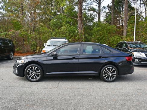 Used 2023 Volkswagen Jetta Sport image 2