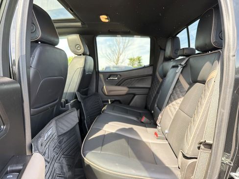 Used 2024 GMC Canyon Denali AWD/4WD image 13