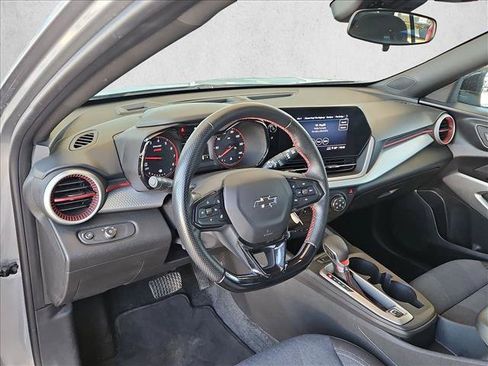 Used 2024 Chevrolet Trax RS w/ Sunroof Package FWD image 10