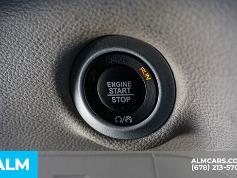 Used 2023 Chrysler Pacifica Touring-L image 51