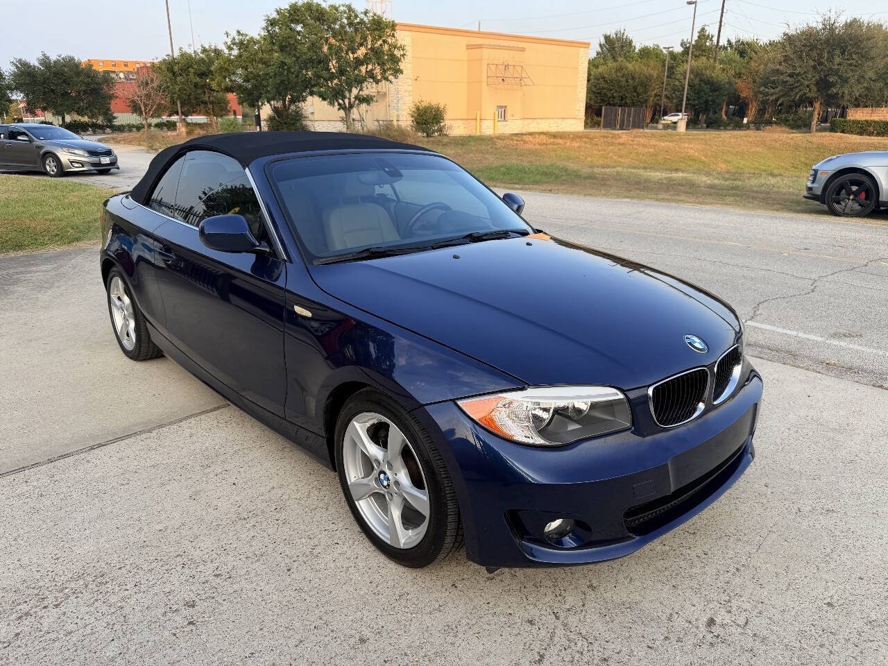 Used 2013 BMW 128i Convertible RWD image 4