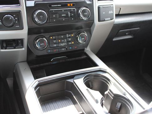 Used 2020 Ford F250 Lariat w/ Lariat Value Package AWD/4WD image 25