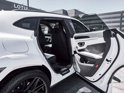 Used 2019 Lamborghini Urus AWD/4WD image 30