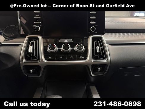 Used 2022 Kia Sorento LX AWD/4WD image 19