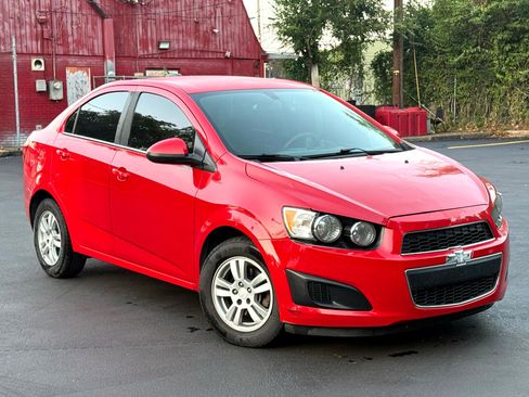 Used 2015 Chevrolet Sonic LT image 2