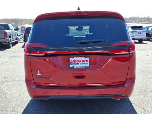 New 2026 Chrysler Pacifica Select image 5