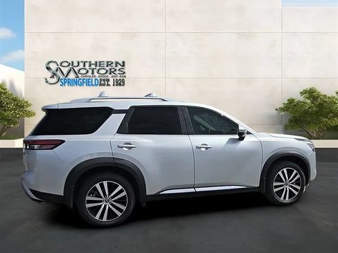 Used 2025 Nissan Pathfinder Platinum w/ Black Appearance Package FWD image 35