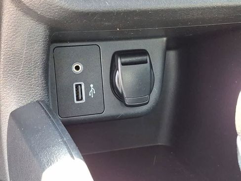 Used 2020 Nissan Versa SV FWD image 22