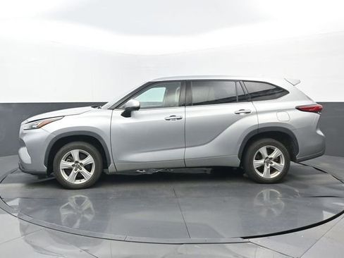 Used 2020 Toyota Highlander LE FWD image 7