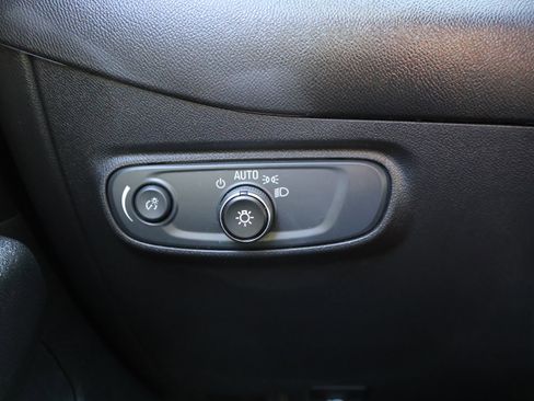 Used 2023 Chevrolet Equinox RS image 40