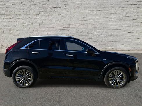 Used 2024 Cadillac XT4 Premium Luxury image 6