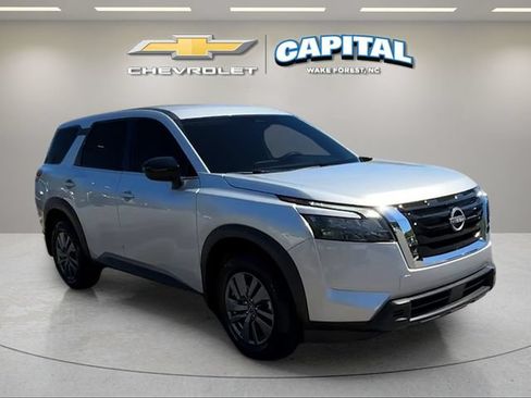 Used 2025 Nissan Pathfinder S FWD image 7