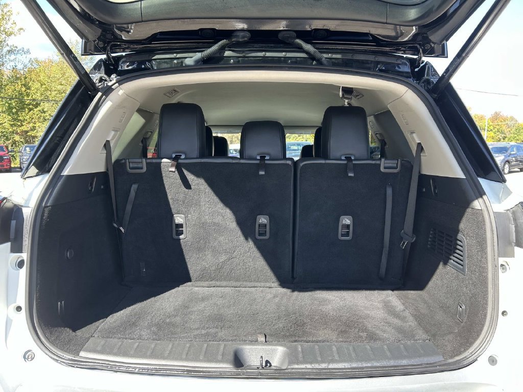 Used 2022 Nissan Pathfinder SL AWD/4WD image 11