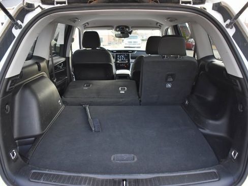 Used 2023 Jeep Grand Cherokee Laredo image 22