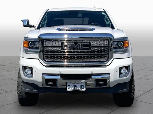 Used 2018 GMC Sierra 2500 Denali w/ Duramax Plus Package AWD/4WD image 3