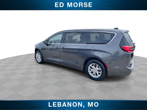 Used 2023 Chrysler Pacifica Touring-L FWD image 5