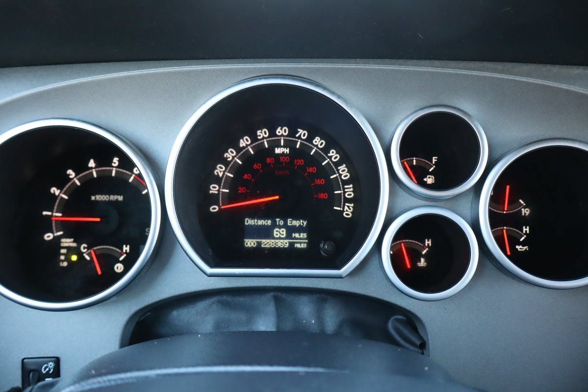 Used 2013 Toyota Sequoia Platinum AWD/4WD image 36