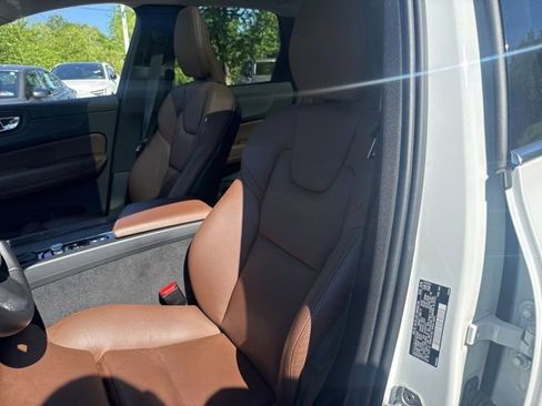 Used 2019 Volvo XC60 T6 Momentum w/ Premium Package AWD/4WD image 9