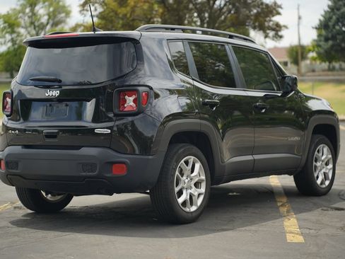Used 2018 Jeep Renegade Latitude w/ Cold Weather Group AWD/4WD image 5