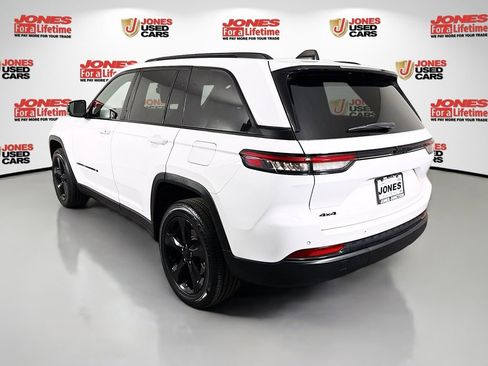 Used 2023 Jeep Grand Cherokee Altitude AWD/4WD image 2