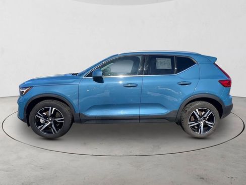 Certified 2025 Volvo XC40 B5 Core AWD/4WD image 2