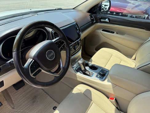 Used 2019 Jeep Grand Cherokee Overland AWD/4WD image 4