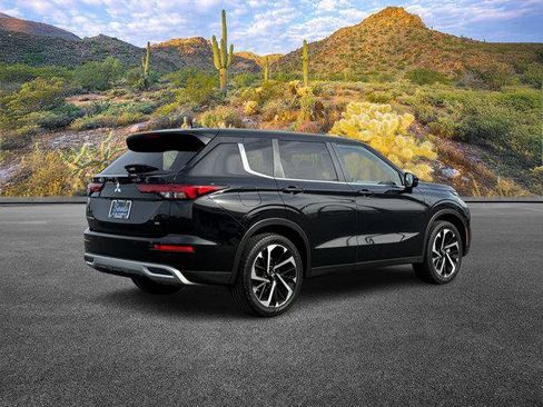 Used 2024 Mitsubishi Outlander SE image 4