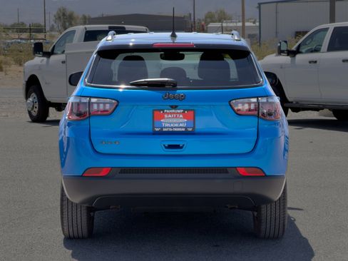 Used 2024 Jeep Compass Latitude w/ Convenience Group image 4