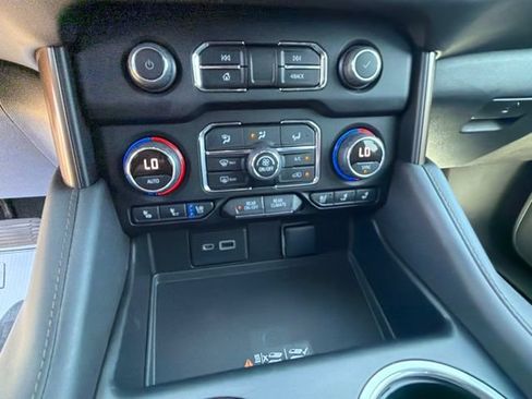 Certified 2022 Chevrolet Suburban High Country AWD/4WD image 19