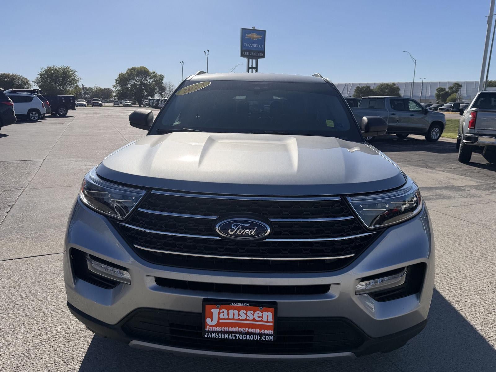 Used 2023 Ford Explorer XLT w/ Equipment Group 202A AWD/4WD image 2