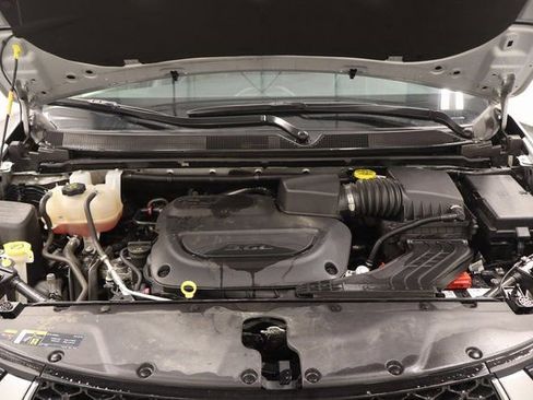 Certified 2024 Chrysler Pacifica Touring-L FWD image 24