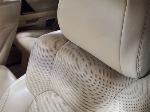 Used 2021 Lexus LX 570 4WD w/ Luxury Package image 32