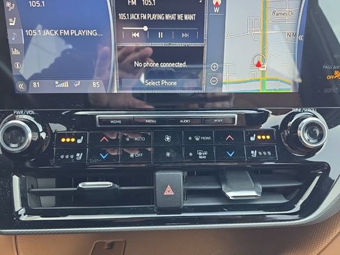 Used 2021 Toyota Highlander Platinum image 28