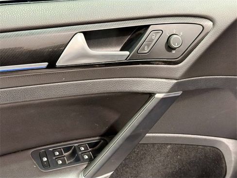 Used 2017 Volkswagen Golf 4-Door image 17