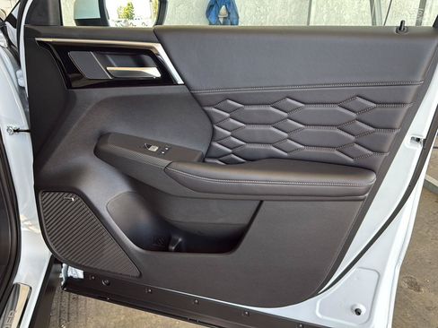 New 2026 Mitsubishi Outlander SEL FWD image 33