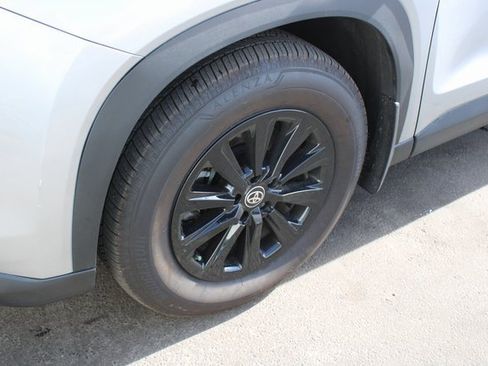 Used 2024 Toyota Grand Highlander XLE image 11