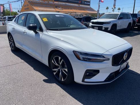 Used 2024 Volvo S60 B5 Core FWD image 3