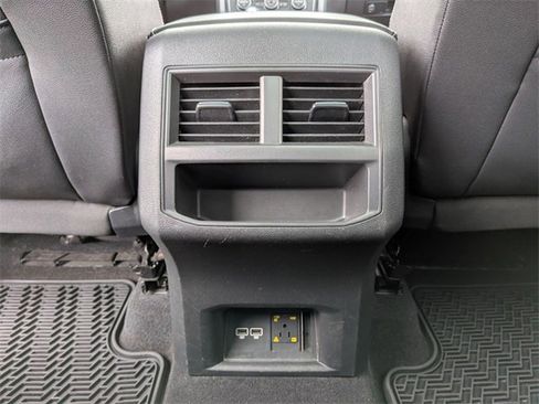 Used 2020 Volkswagen Atlas Cross Sport SE image 27