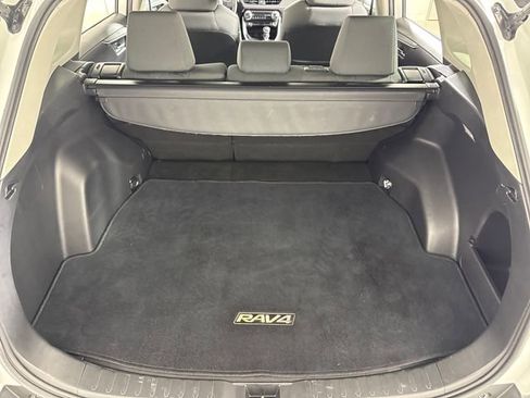 Used 2020 Toyota RAV4 XLE AWD/4WD image 22