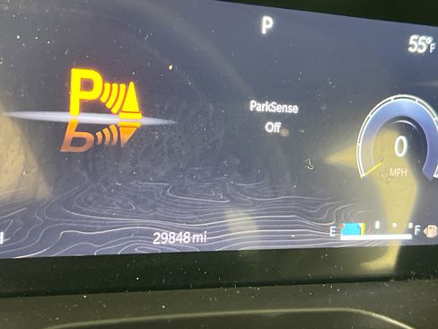 Used 2023 Jeep Grand Cherokee Limited image 12