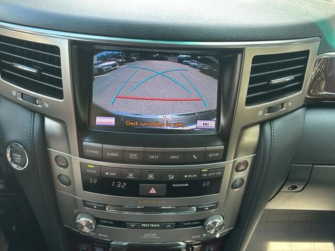 Used 2014 Lexus LX 570 4WD image 11