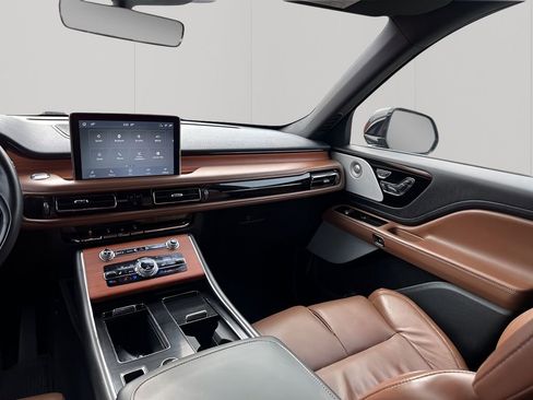 Used 2020 Lincoln Aviator Reserve w/ Equipment Group 202A image 24